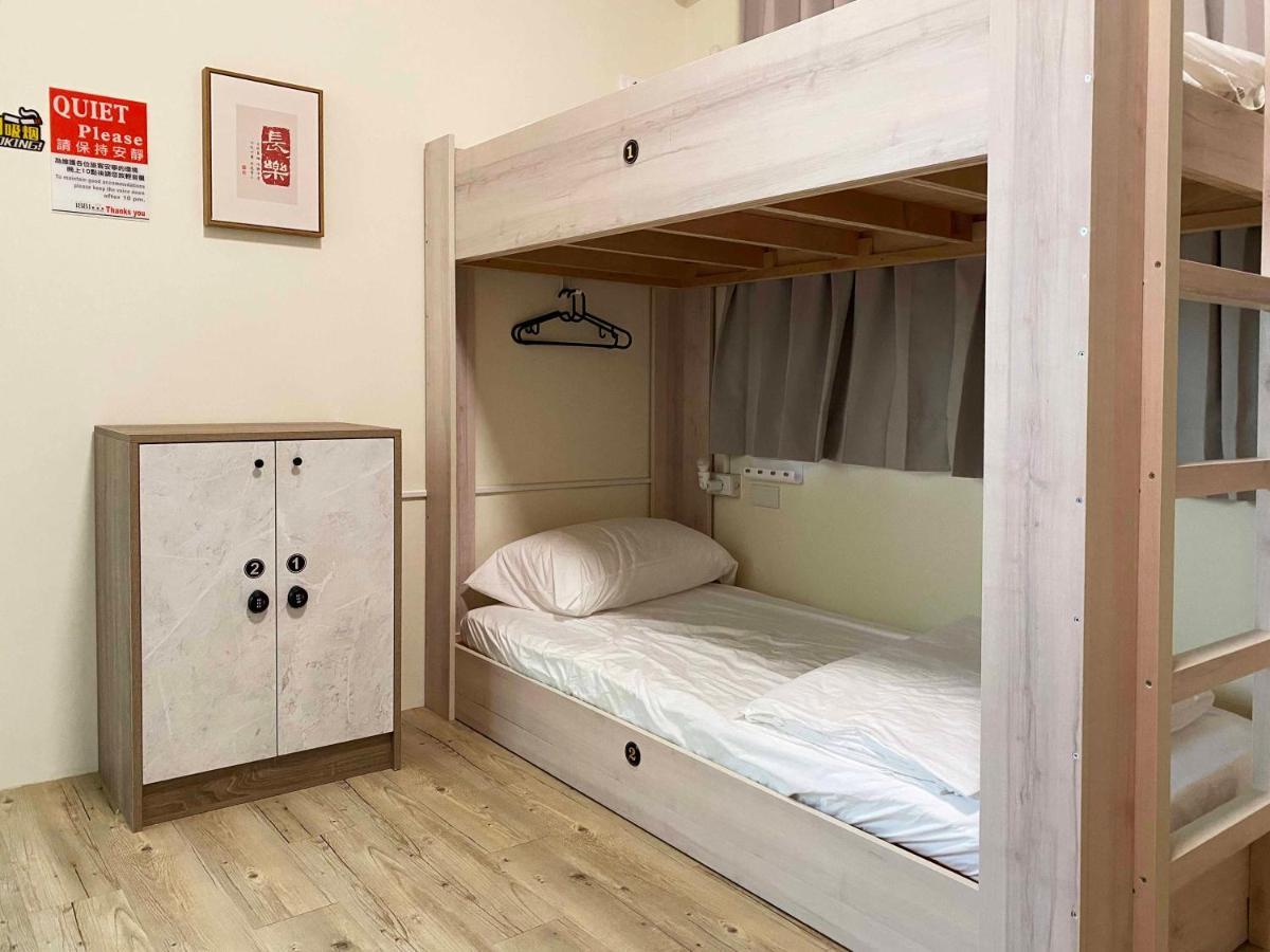 1881 Ya Ka Hostel Тайнань Екстер'єр фото