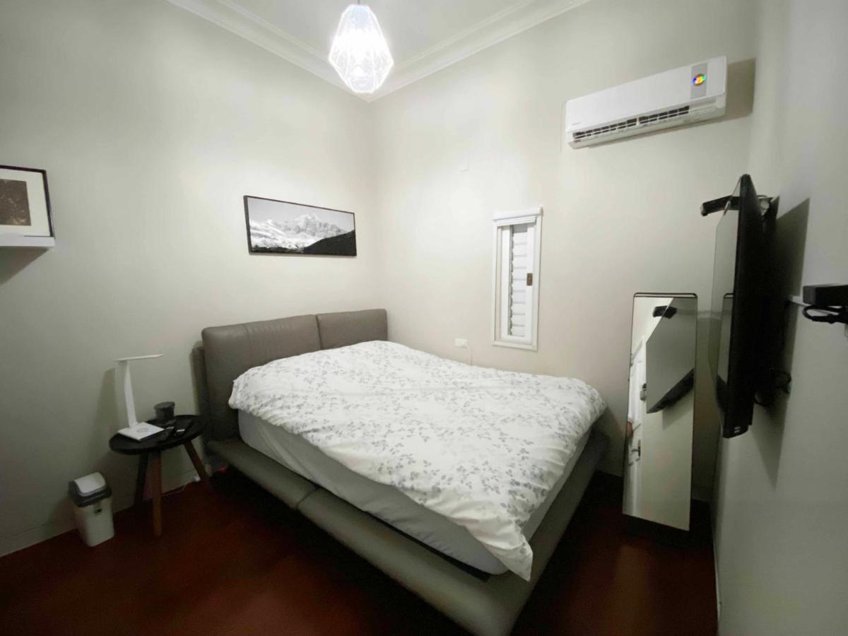 1881 Ya Ka Hostel Тайнань Екстер'єр фото